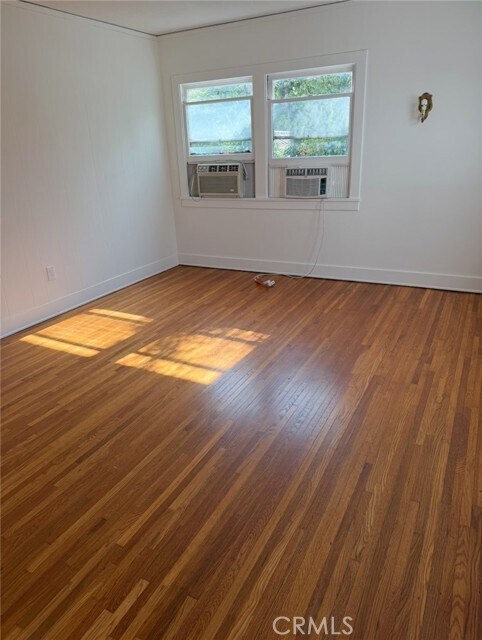 Building Photo - 405 W Brookdale Pl