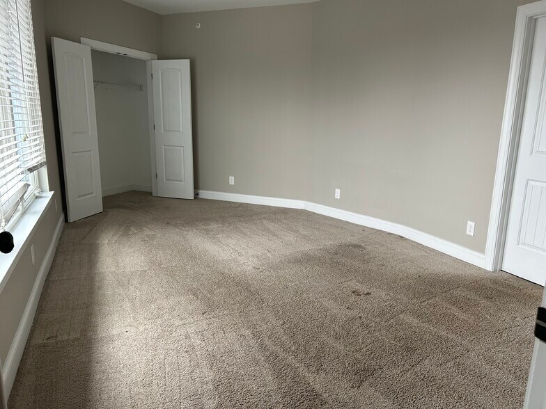 Building Photo - 100 Hexham Dr