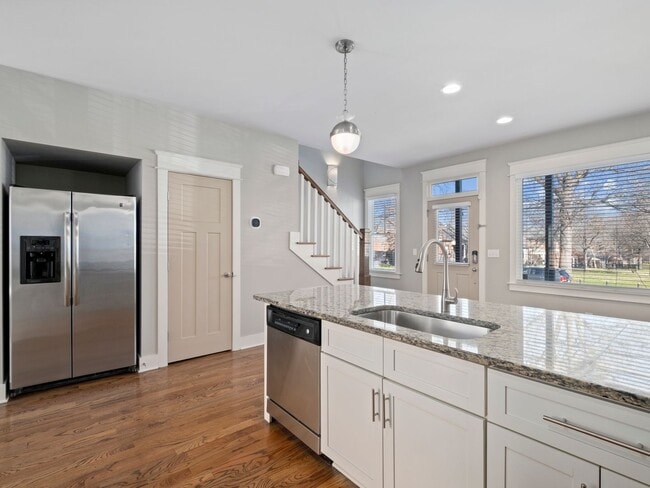 Building Photo - **UPSCALE BUENA VISTA HOME MINUTES FROM GERMANTOWN AND DOWNTOWN NASHVILLE**