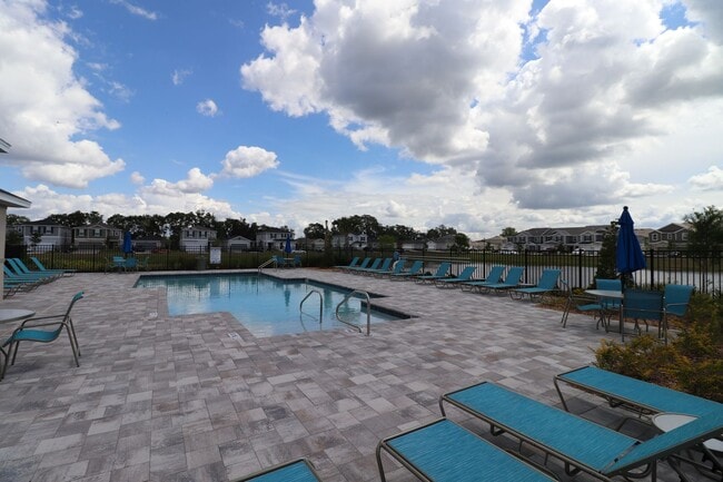 Building Photo - 3/2.5/1 Town Home with community pool!