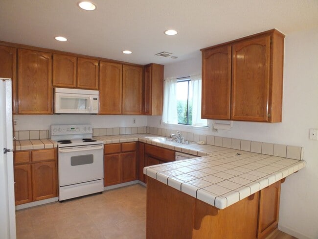 Building Photo - Folsom Willow Creek 3/2.5 $2995