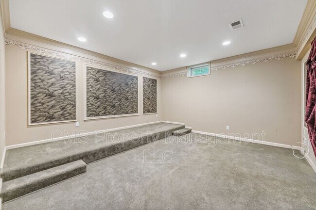 Building Photo - 44 Equestrian Way