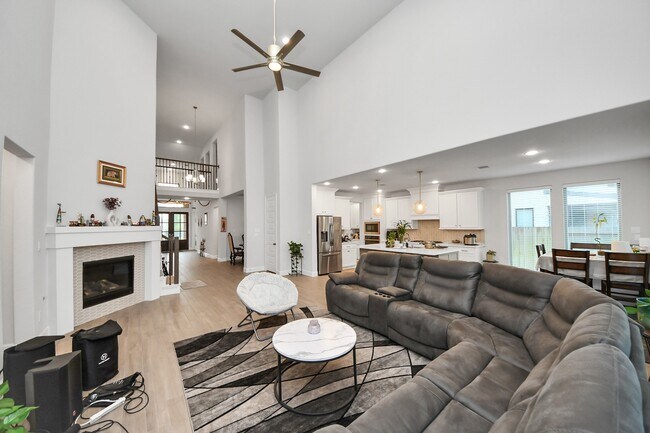 Building Photo - 5506 Onyx Fls Dr