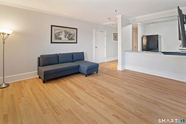 Building Photo - 32 Haviland St