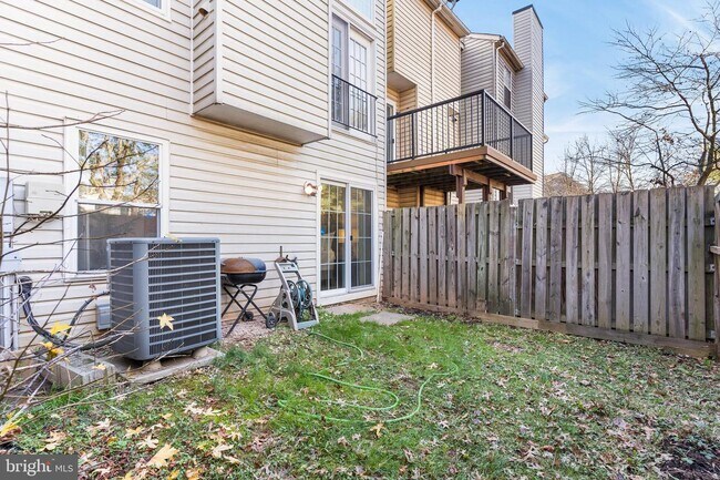 Building Photo - 7820 Somerset Ct