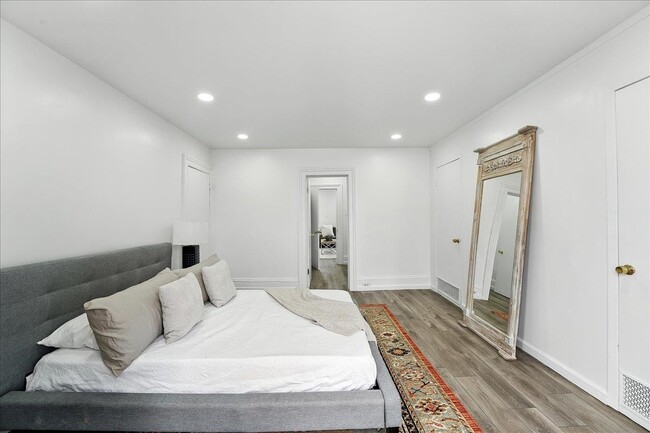 Building Photo - 283 GRIFFITH St