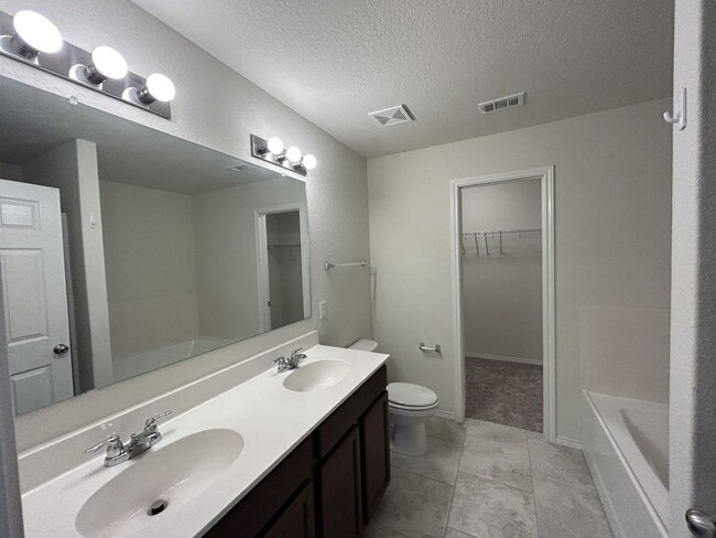 Building Photo - $300 OFF 1ST MONTH RENT IF YOU MOVE IN WIT...