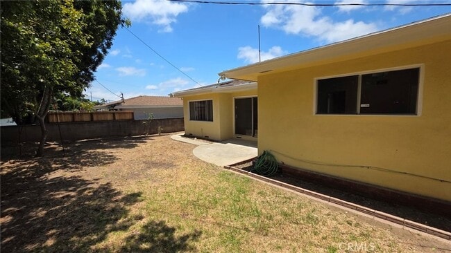 Building Photo - 6034 S Kings Rd