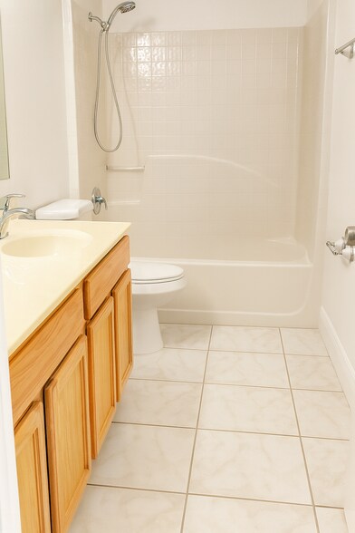 Bathroom - 981 SW McElroy Ave