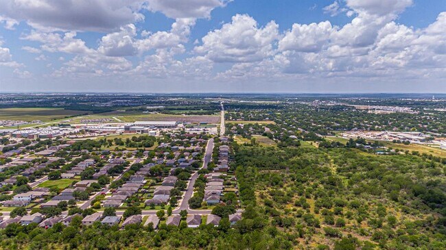 Building Photo - 180 Onyx Lake Dr