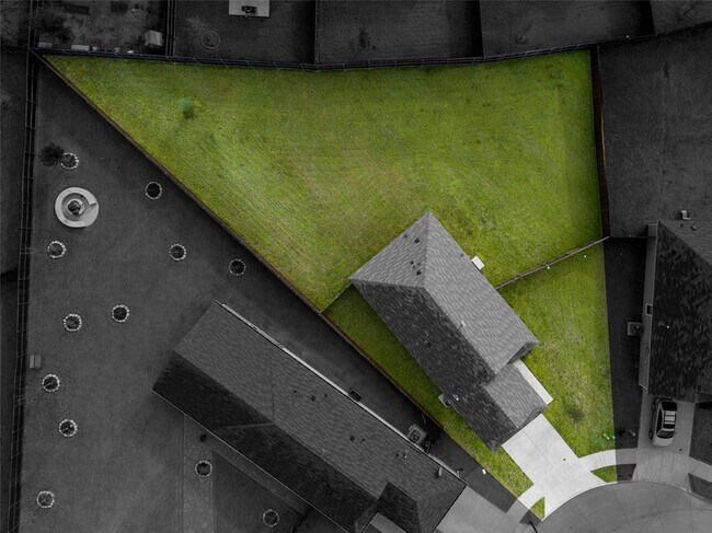 Building Photo - 7524 Larson Ln