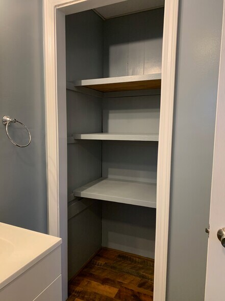 Building Photo - 161 Rowe Ave