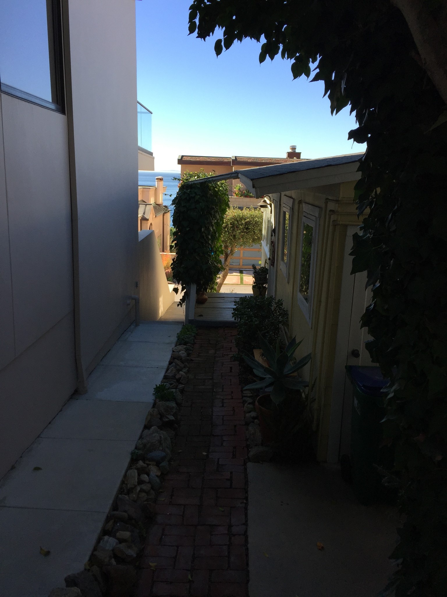 Access - 2612 Victoria Dr