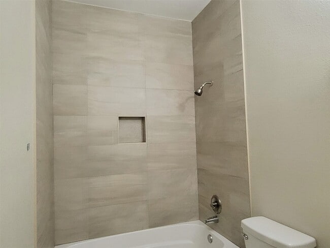 Building Photo - 618 Rivercove Dr