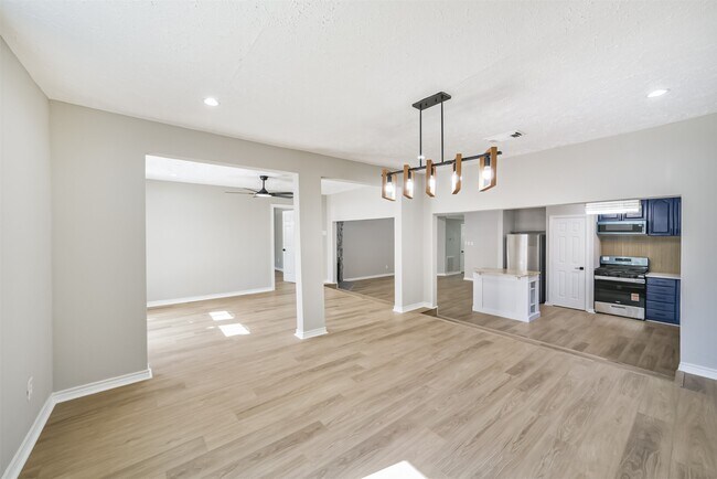 Building Photo - 10826 Thorncliff Dr