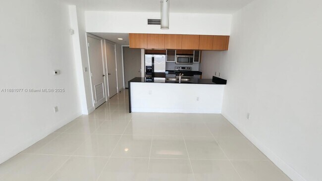 Building Photo - 1750 N Bayshore Dr