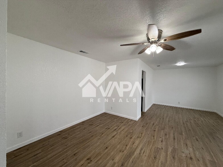 Building Photo - 7403 Castle Crown Dr