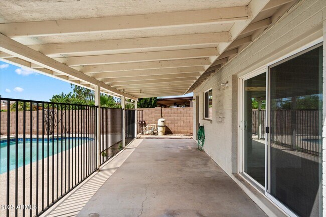 Building Photo - 3227 E Helena Dr