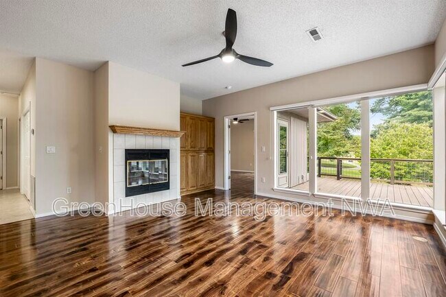 Building Photo - 5 Tanyard Ln
