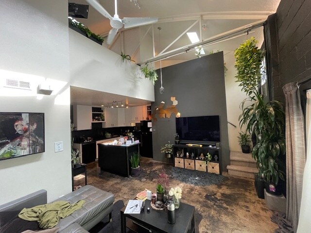 Building Photo - 440 W 900 S