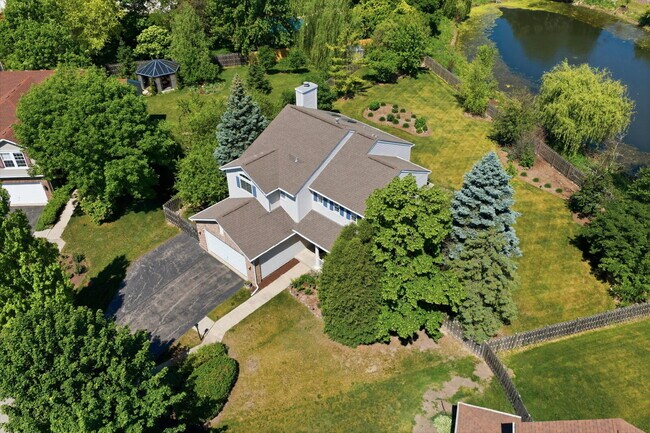 Building Photo - Stunning Mundelein Home on a Quiet Cul-de-Sac with Pond Views
