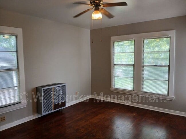 Building Photo - 2909 W Clarendon Dr