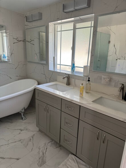 Building Photo - 7151 N Muscatel Ave