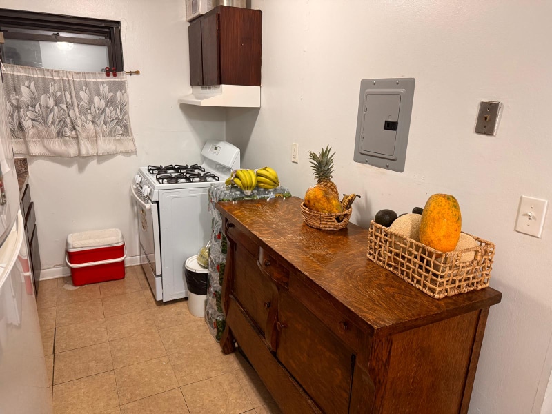 Building Photo - 401 US-22