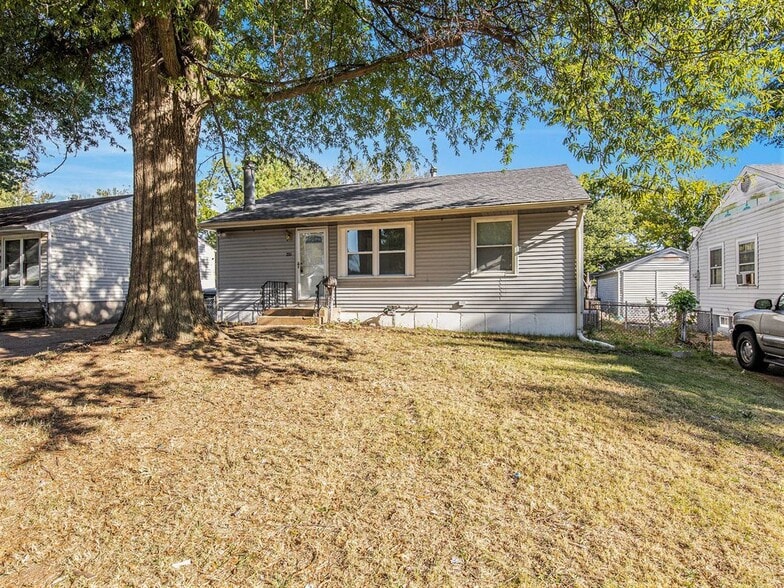 Primary Photo - 215 Midlothian Rd