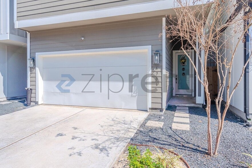 Building Photo - 6706 Parker Grv Ln