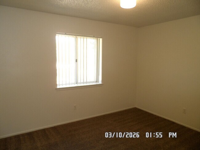 Building Photo - 3 Bedrooms, 1.75 Bathrooms, Approx. 1542 sq. ft., 2 Car Garage, Covered Patio, Large Fenced Corne...