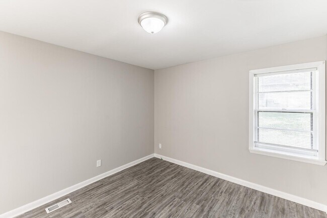Building Photo - 2402 Mcclain Cir NW