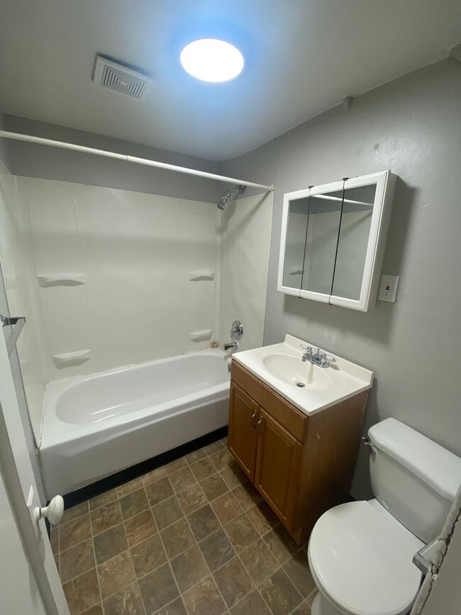 Building Photo - 303 Ivy St
