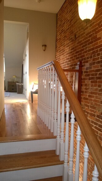 3rd Floor Landing - 1339-2 W North Ave