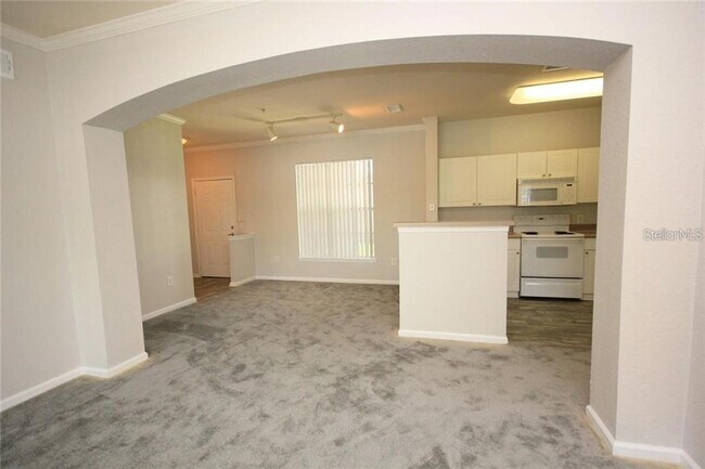 Building Photo - 9401 Crescent Loop Cir