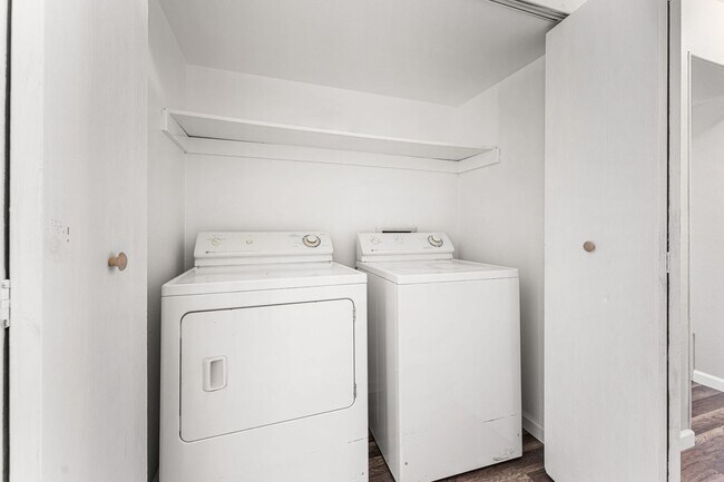 Building Photo - Renovated 2-Bed/2-Bath Condo in Tall Pines, Lakewood!