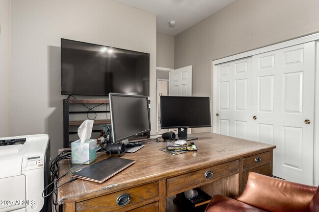 Building Photo - 2735 W Plum Hollow Dr