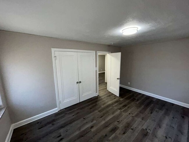 Building Photo - Beautiful Renovated Colonial