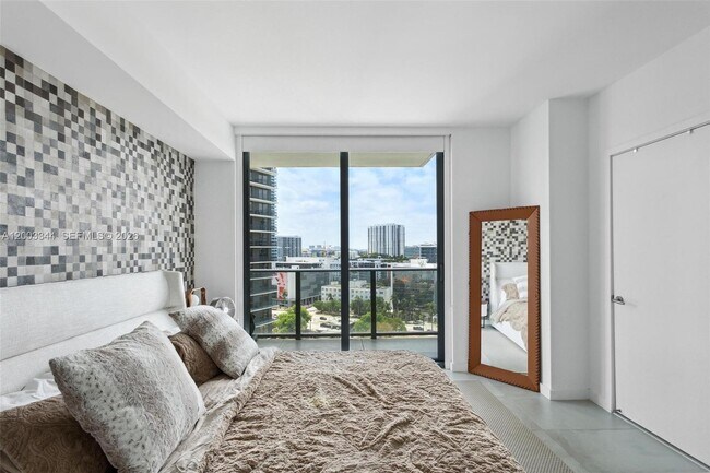 Building Photo - 501 NE 31st St