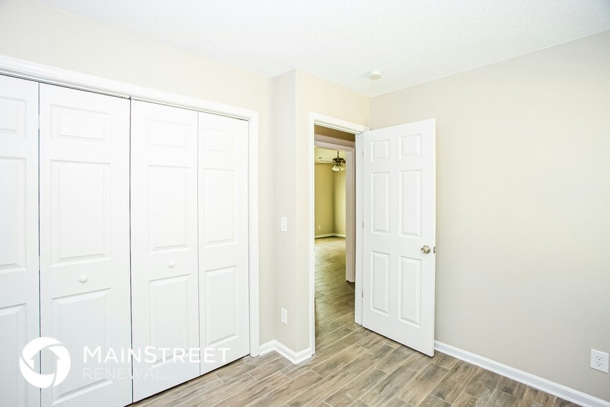 Building Photo - 4802 Farmview Dr