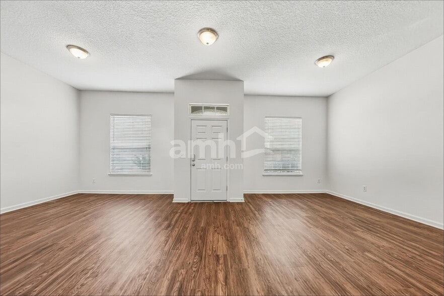 Building Photo - 10008 Lancashire Dr