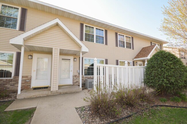 Primary Photo - 2-story townhome in fantastic location!