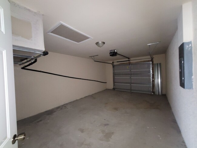 Building Photo - Duplex for rent