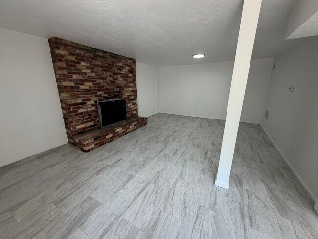 Building Photo - 4132 S Carter Cir