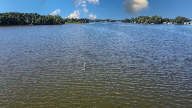 Building Photo - 525 Circle Dr