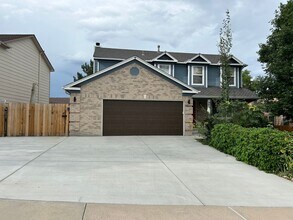 Building Photo - Broadmoor Glen 4 bedroom home