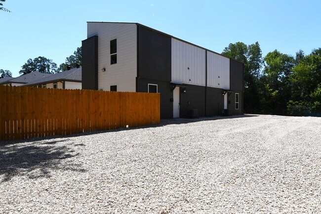 Building Photo - 1158 E Earle St