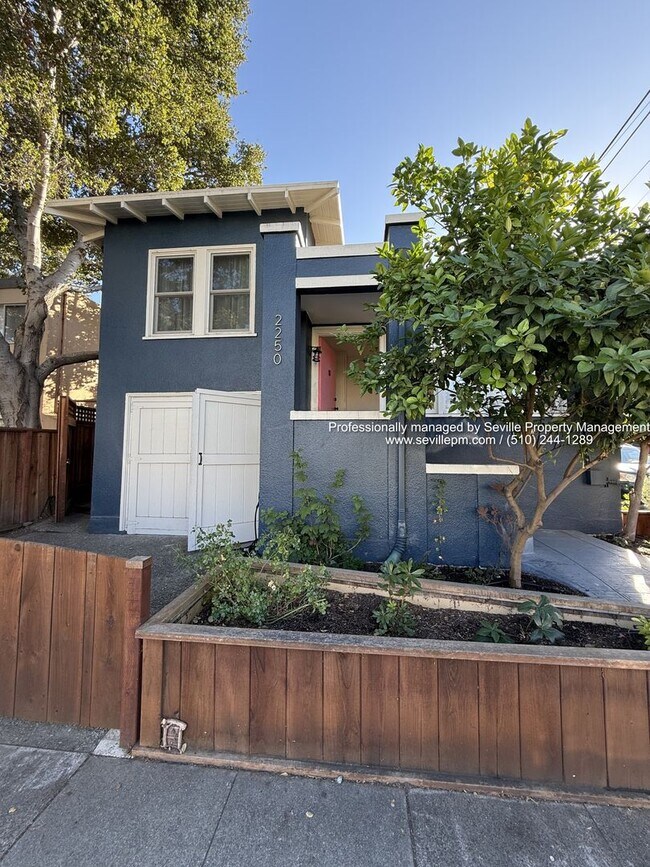 Building Photo - Charming 1920s Alameda East End  2BR+ / 1B...