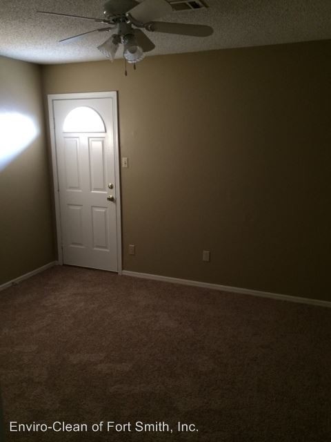 Building Photo - 8605-8607 Southridge Dr