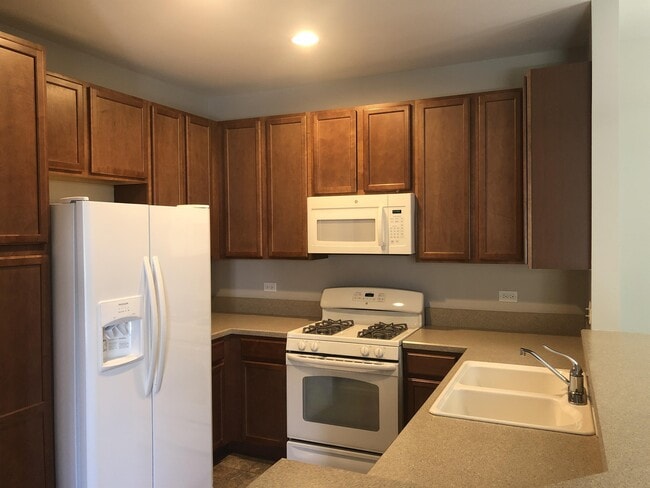 Building Photo - 2220 Aurora Dr